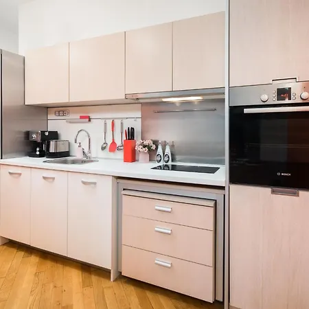 Alexandra's Center I *